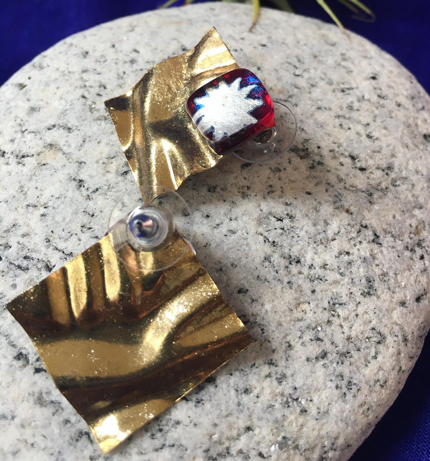 Silverfoil Red Sunburst Studs